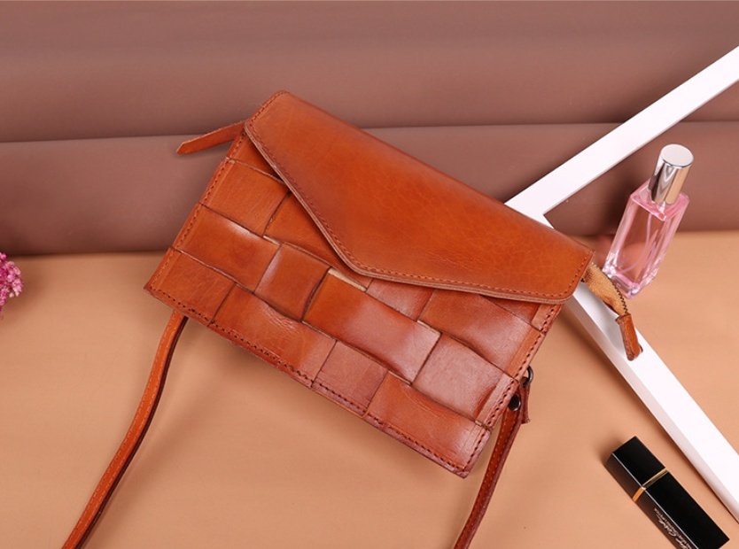 Vintage vegetable tanned leather shoulder bag