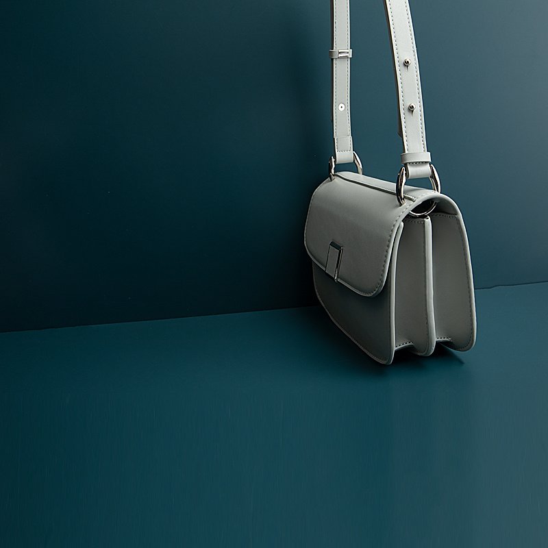 Niche Design Women's Genuine Leather Messenger Shoulder Bag