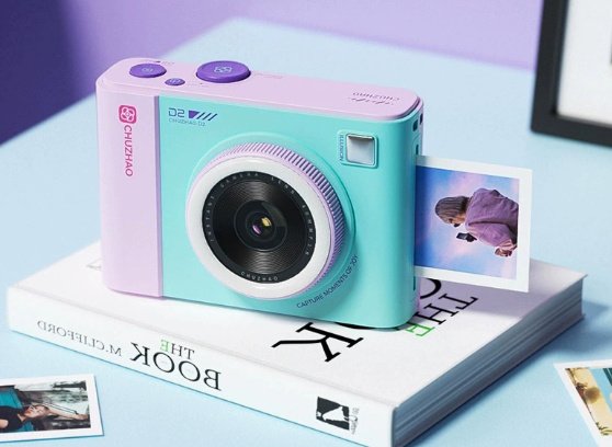 Cute Mini Film Camera That Instantly Produces Color Photos