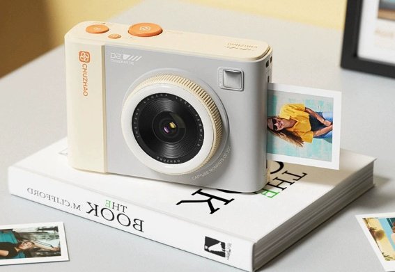 Cute Mini Film Camera That Instantly Produces Color Photos